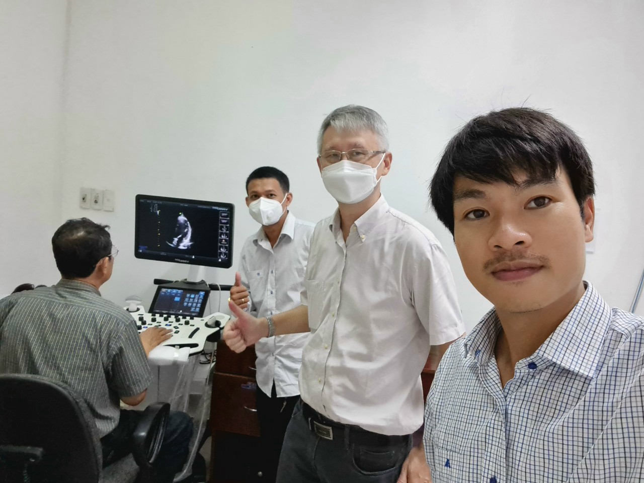lắp đặt hệ thống máy siêu âm tại Bệnh viện Xuyên Á