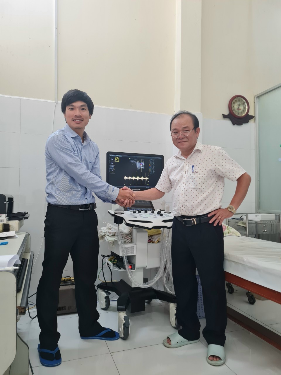 lắp đặt máy siêu âm vinno e10 cho bác sĩ tại Quảng Ngãi _3