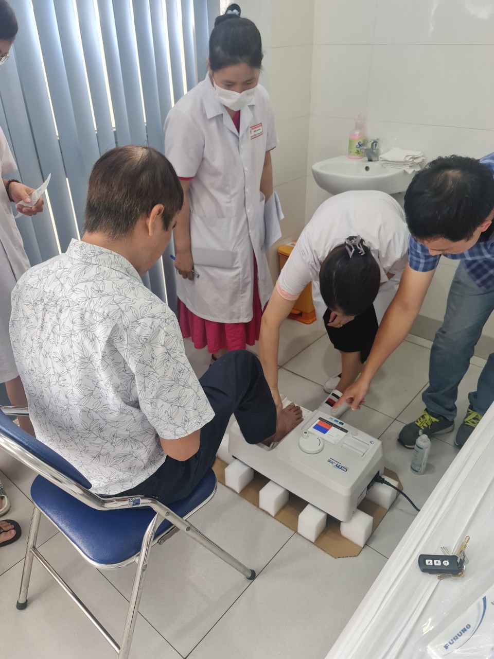lắp Máy đo mật độ xương gót chân cm300 tại Huế